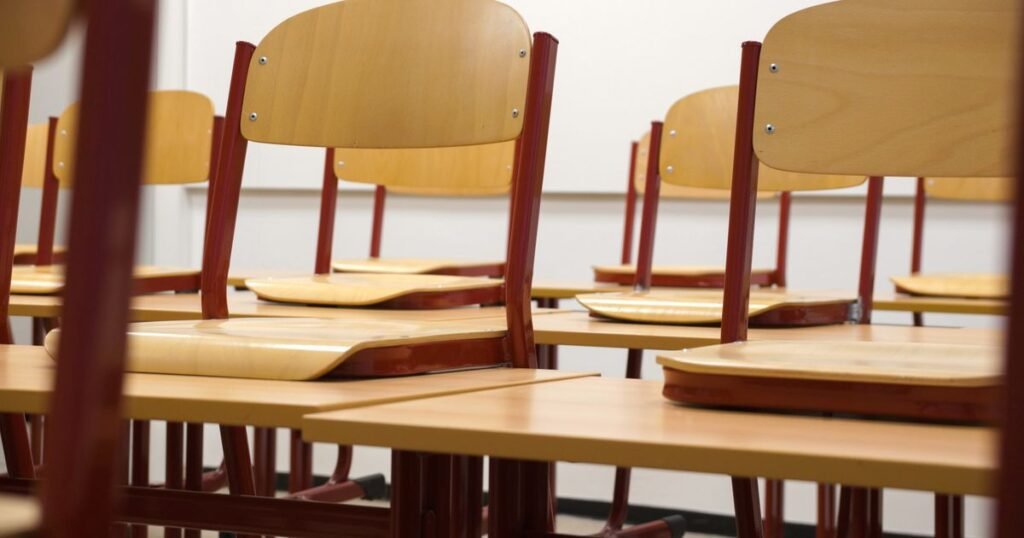 Salle de classe vide — la fin du cuivre dans les établissements scolaires