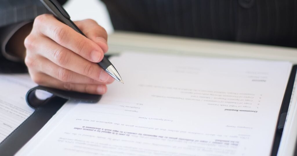 Signature d'un document officiel — ce que l'Arcep impose à Orange avant toute fermeture du cuivre